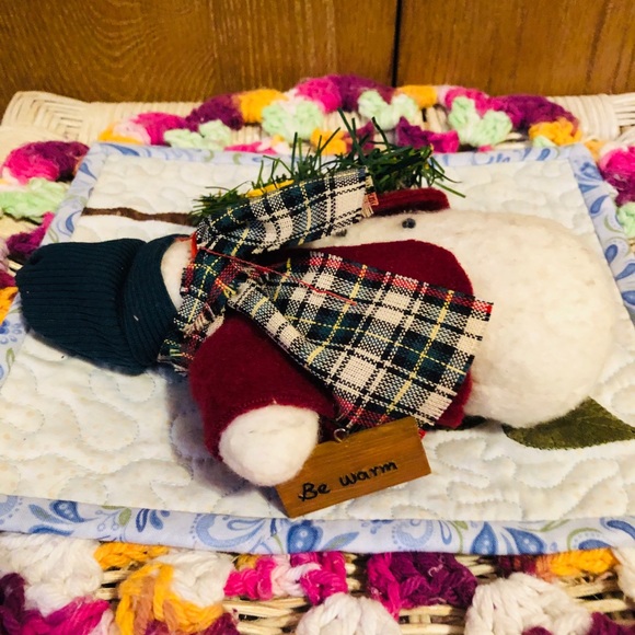 Snowman ⛄️ with scarf, red jacket and green hat - Picture 3 of 9